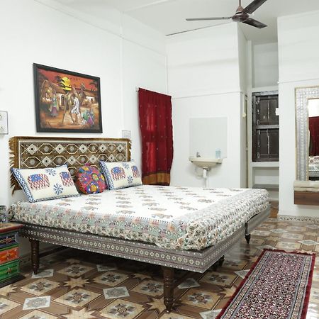Prag View Heritage Homestay Bhuj Bagian luar foto