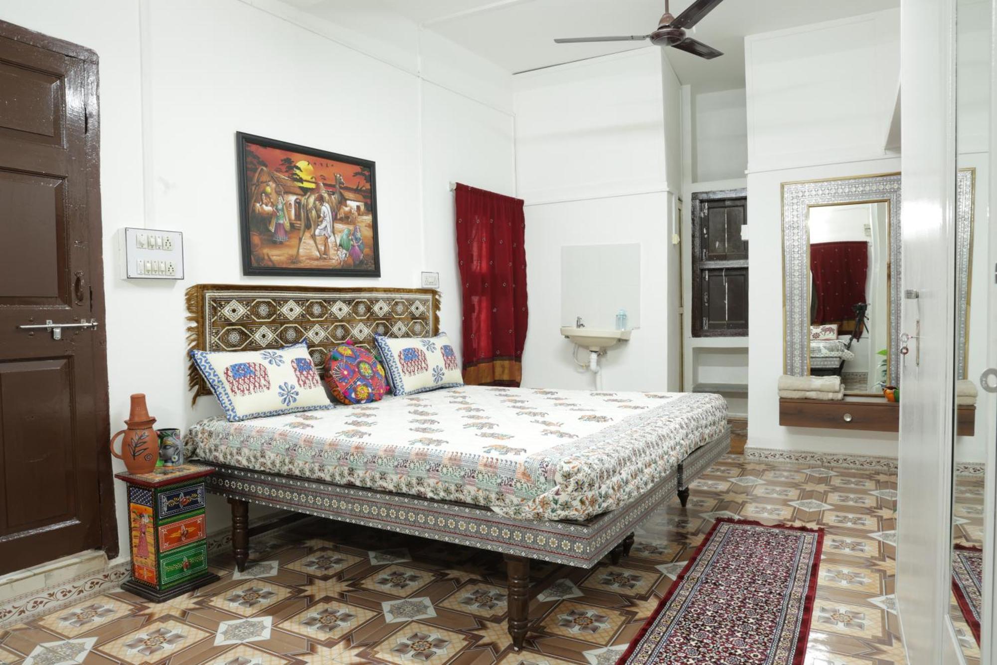Prag View Heritage Homestay Bhuj Bagian luar foto
