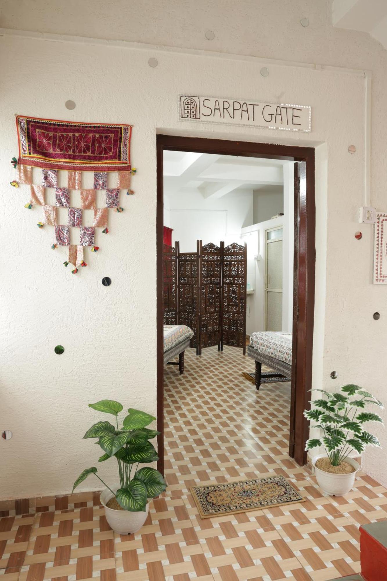 Prag View Heritage Homestay Bhuj Bagian luar foto
