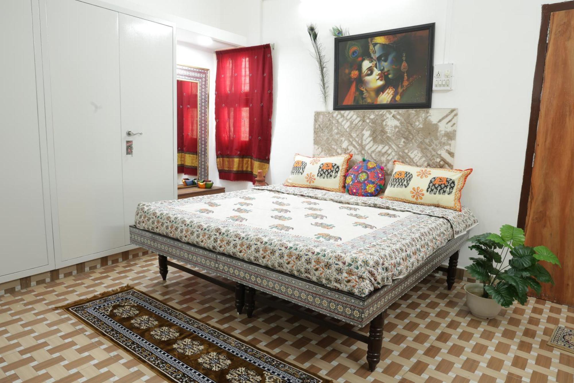 Prag View Heritage Homestay Bhuj Bagian luar foto