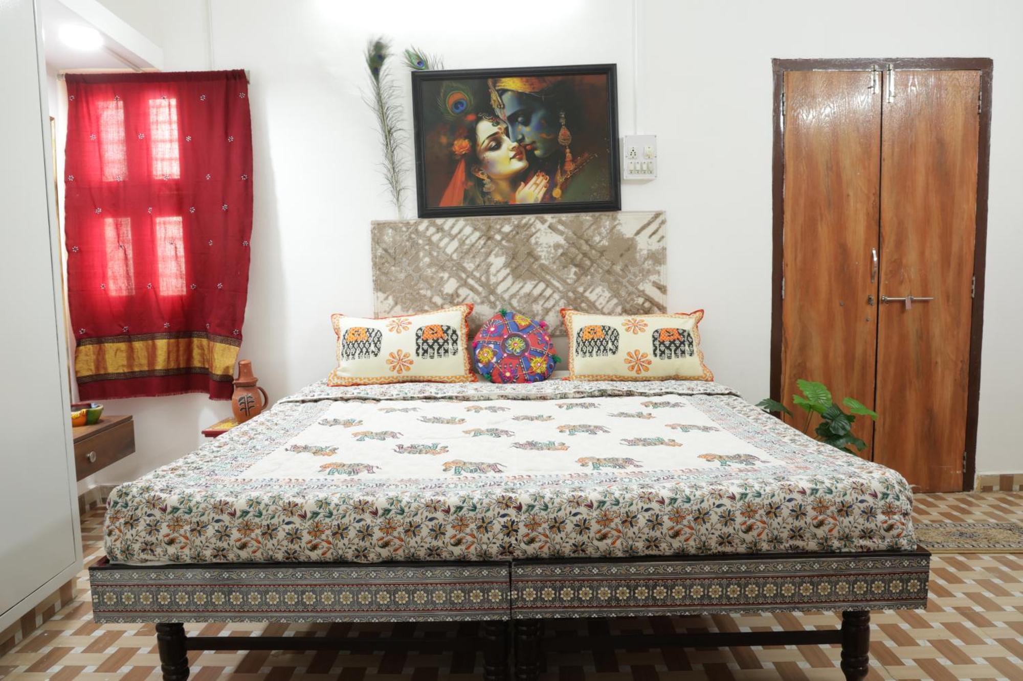 Prag View Heritage Homestay Bhuj Bagian luar foto