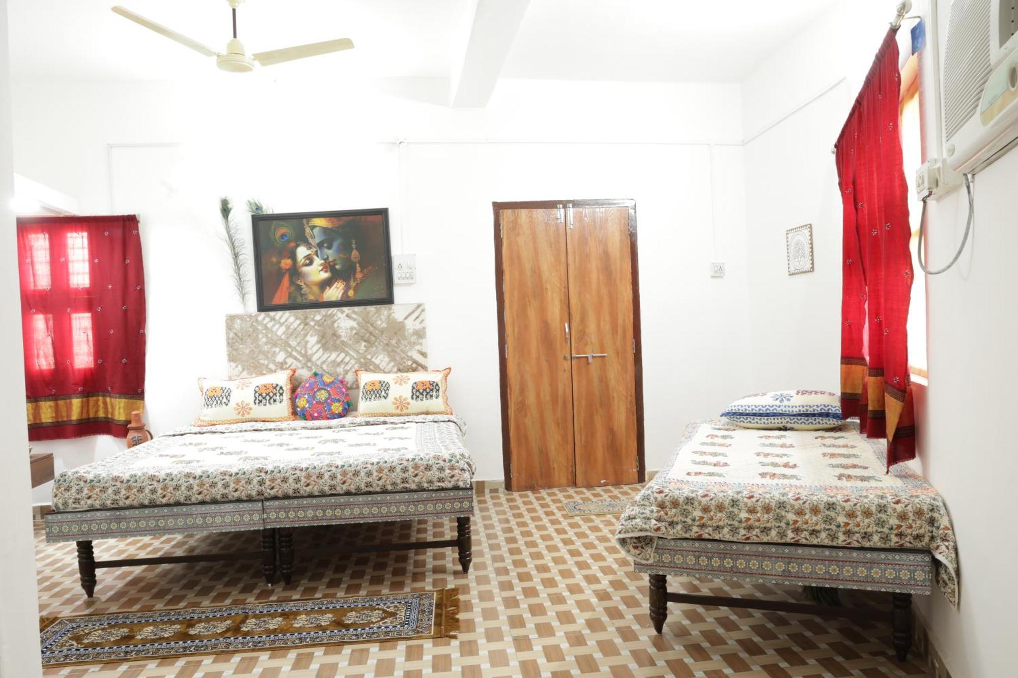 Prag View Heritage Homestay Bhuj Bagian luar foto
