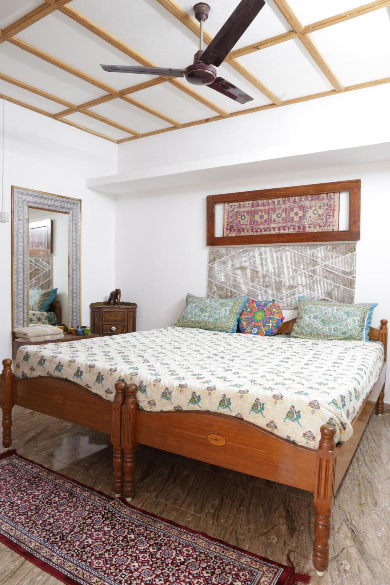 Prag View Heritage Homestay Bhuj Bagian luar foto