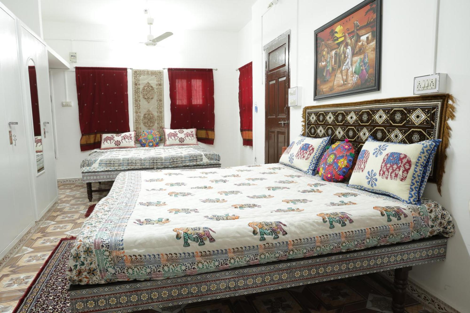 Prag View Heritage Homestay Bhuj Bagian luar foto